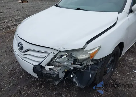 2011 Toyota Camry Le z USA, uszkodzony, nr VIN 4T1BF3EK8BU740714